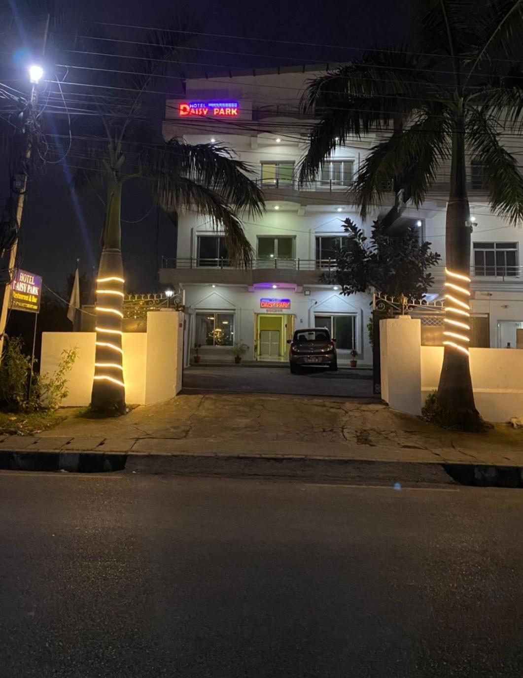 Hotel Daisy Park Bhairāhawā 외부 사진