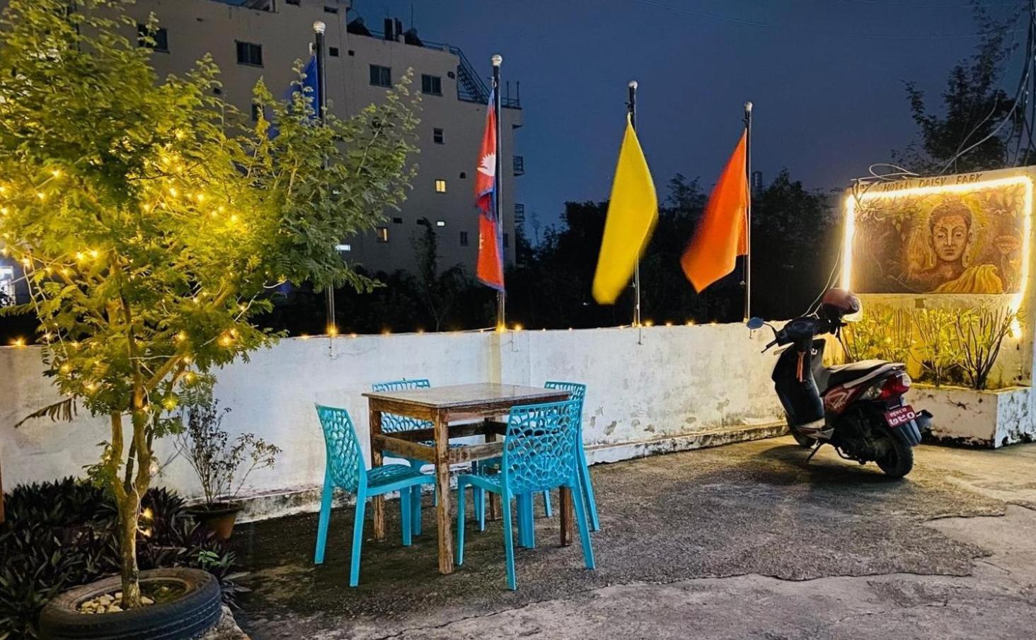 Hotel Daisy Park Bhairāhawā 외부 사진